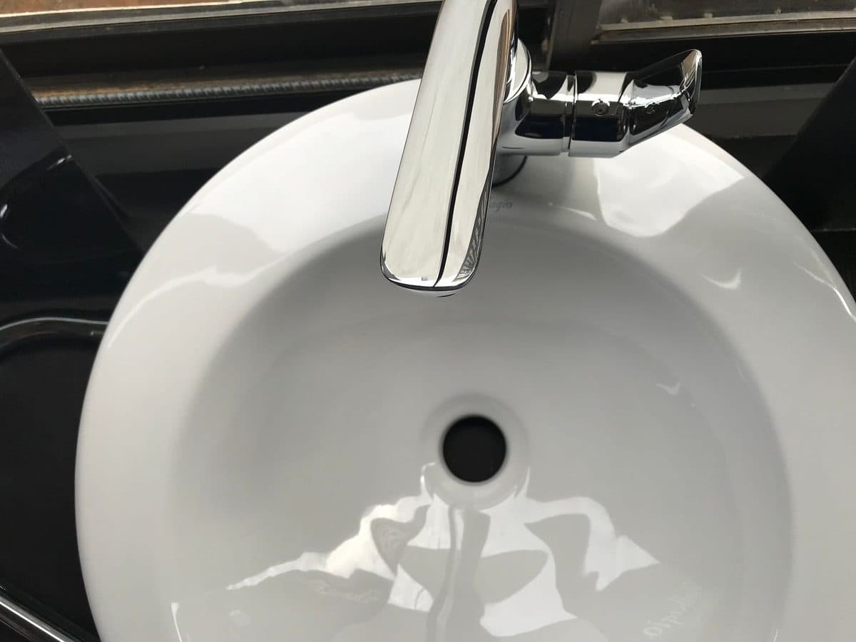 Robinetterie de salle de bain installée